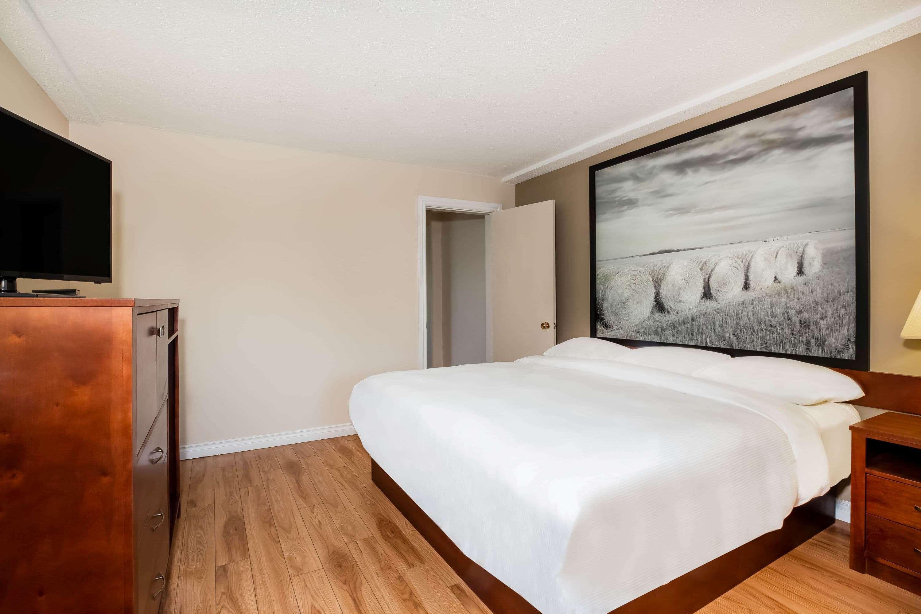 Super 8 By Wyndham Smoky Lake מראה חיצוני תמונה