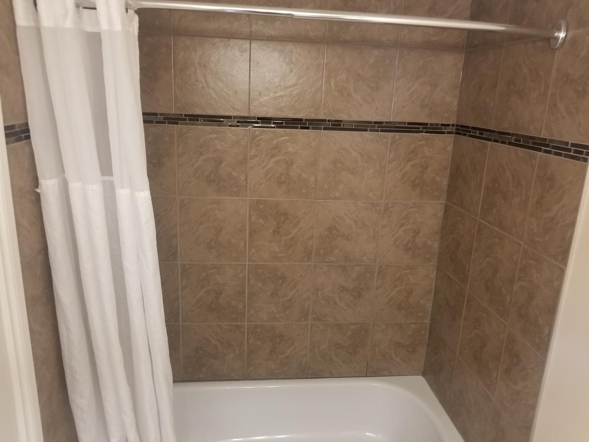 Super 8 By Wyndham Smoky Lake מראה חיצוני תמונה